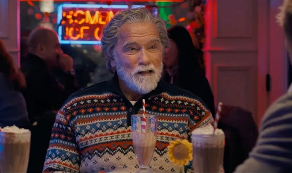 Schwarzenegger er julemanden i Prime Videos store julesatsning: Får selskab af ‘Reacher’-stjernen